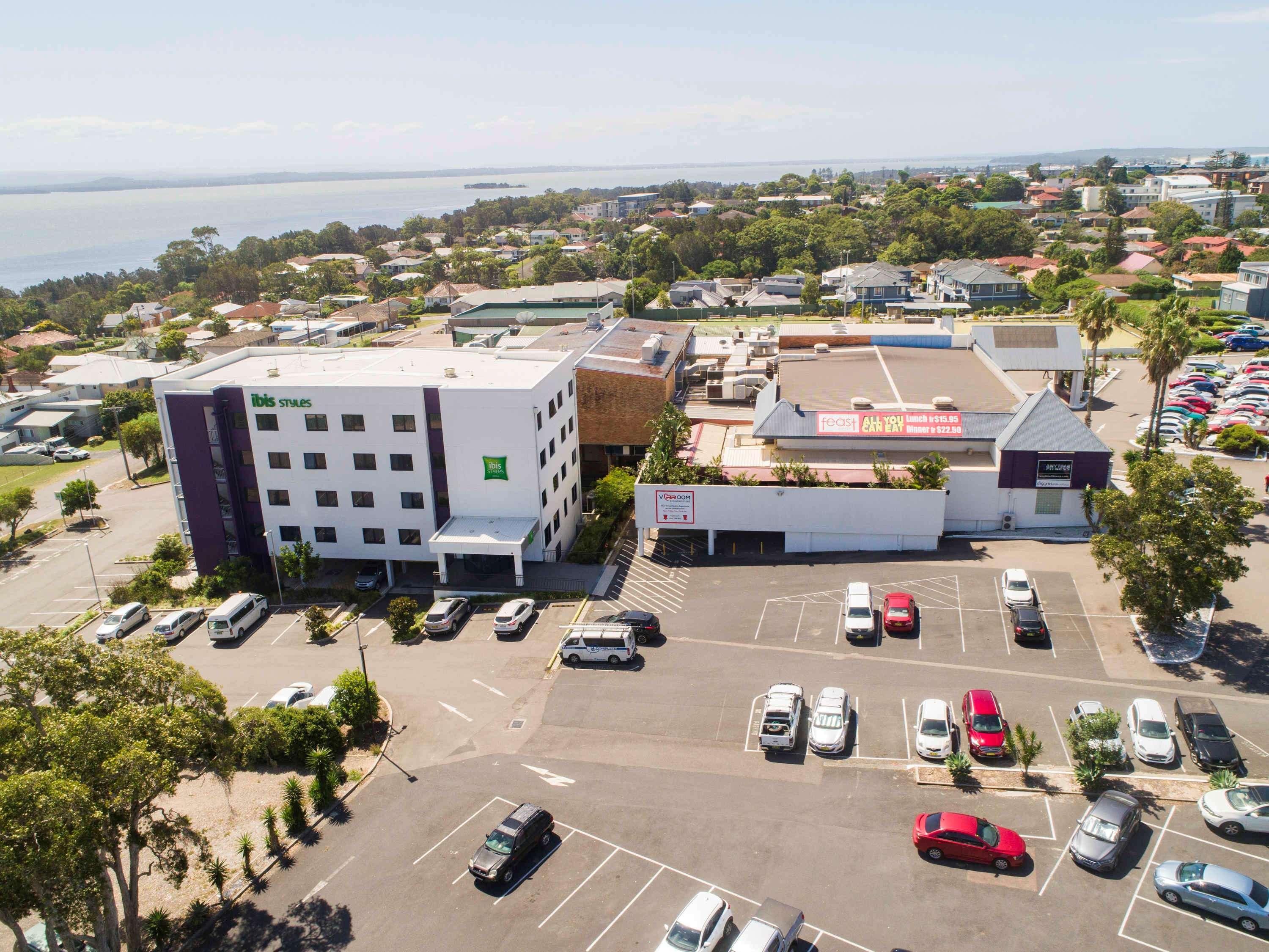 Ibis Styles The Entrance Hotel Buitenkant foto