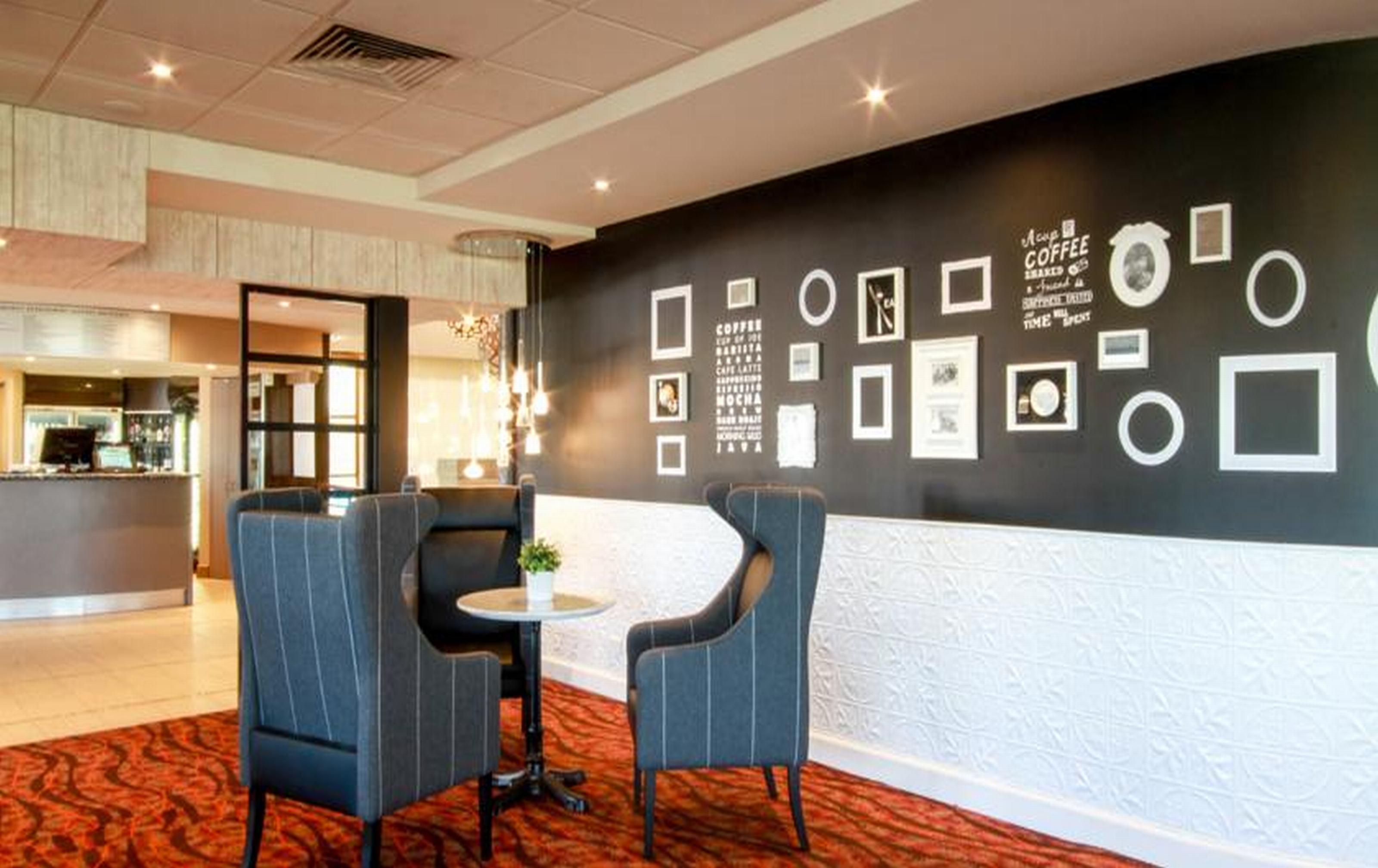 Ibis Styles The Entrance Hotel Buitenkant foto