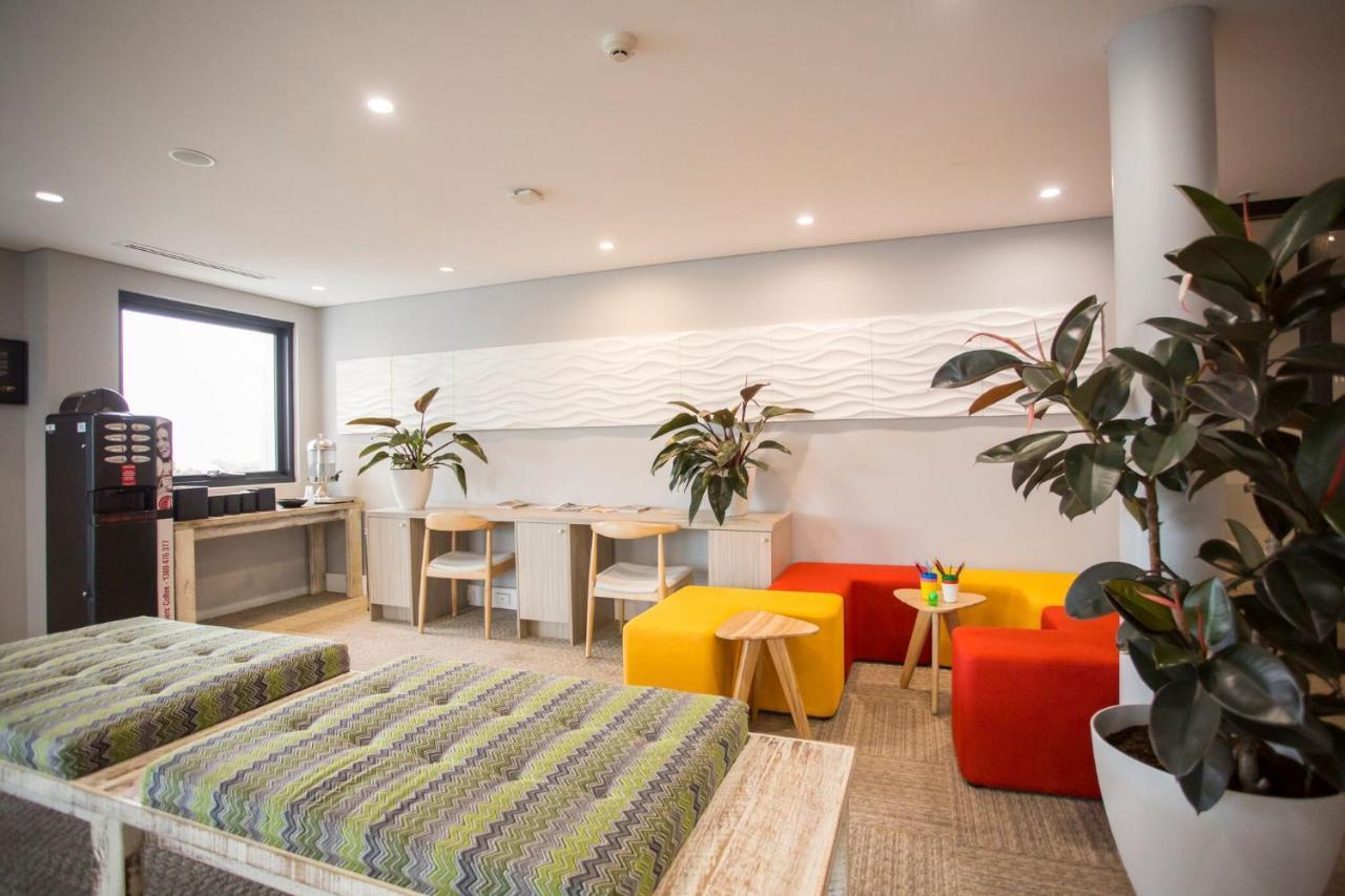 Ibis Styles The Entrance Hotel Buitenkant foto